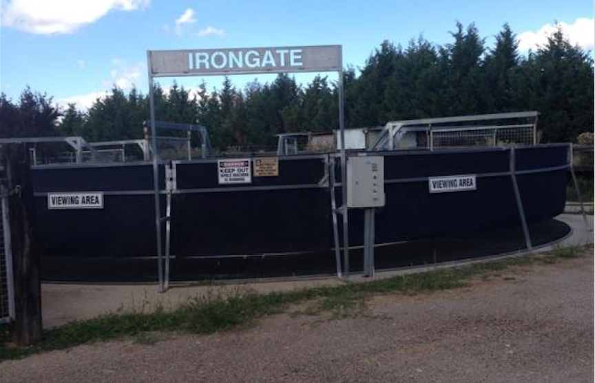 6 Horse walker For Sale Near New condition Livestock Equipment